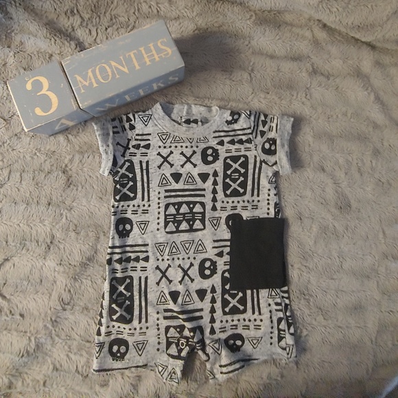 Koala Kik "Born Wild" Skull Romper; 0-3 months - Picture 1 of 5